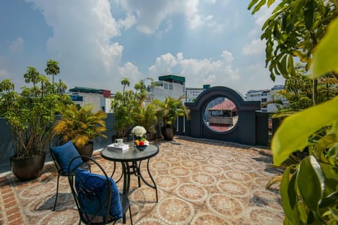 Patio, View (from property/room), Balcony/Terrace, Balcony/Terrace, Seating area, Dining area, City view, Garden view, Street view, Quiet street view, VIP