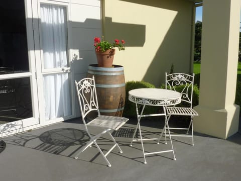 A Touch of Tuscany at Hillsborough Apartment in New Plymouth