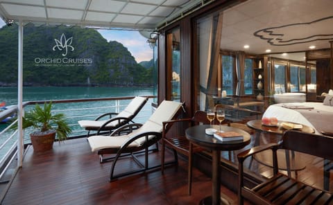 Orchid Classic Cruise Angelegtes Boot in Laos