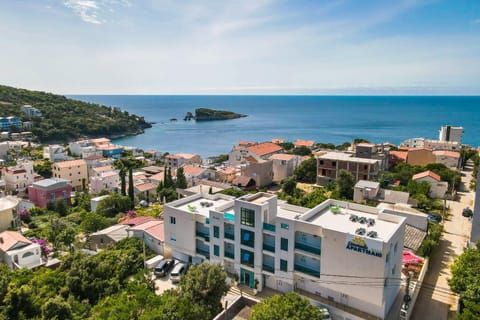 Property building, Nearby landmark, Day, Neighbourhood, Natural landscape, Bird's eye view, Sea view