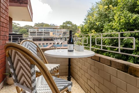 Balcony/Terrace, Dining area, Tennis court