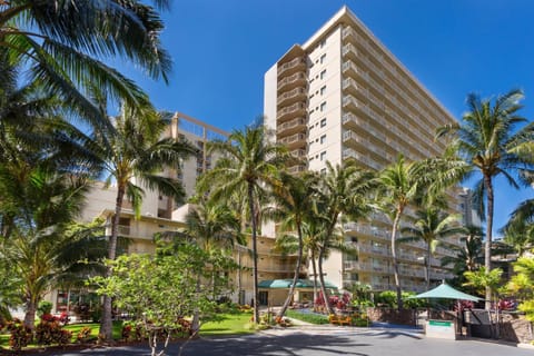 Courtyard by Marriott Waikiki Beach Hotel in Honolulu
