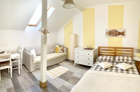 Restaurant/places to eat, Bed, Children play ground, Fishing, Horse-riding, Snorkeling, Table tennis, Photo of the whole room, Seating area, Beach, Windsurfing, Canoeing, Hiking, Cycling, Diving, Bedroom, Pets, Pets