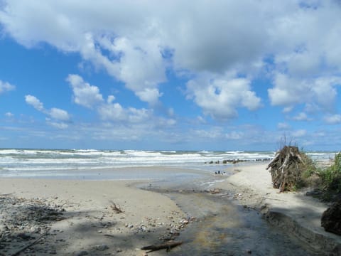 Nearby landmark, Restaurant/places to eat, Spring, Natural landscape, BBQ facilities, Billiard, Billiard, Children play ground, Children play ground, Fishing, Garden, Horse-riding, Snorkeling, Balcony/Terrace, Fitness centre/facilities, Beach, Tennis court, Windsurfing, Canoeing, Hiking, Cycling, Diving, Communal kitchen, Pets, Supermarket/grocery shop