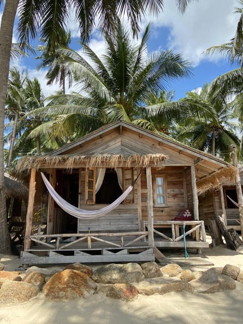 Castaway Beach Bungalows Resort in Ko Pha-ngan Sub-district
