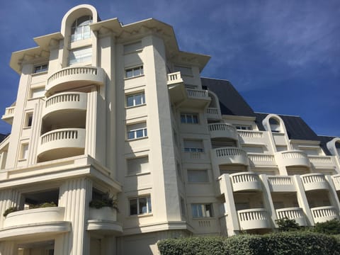APPARTEMENT PISCINE TERRASSE 1 MIN PLAGE et GOLF Apartamento in Biarritz