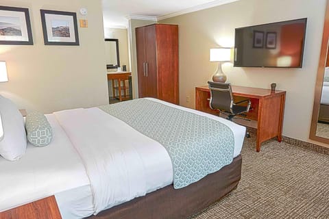 The Hills Inn Eagle Rock - Near Old Town Pasadena Inn in Eagle Rock