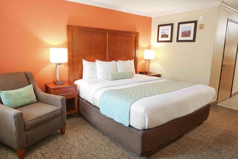 The Hills Inn Eagle Rock - Near Old Town Pasadena Inn in Eagle Rock