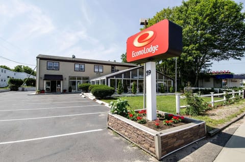 Econo Lodge by Choice - Cape Cod Nature lodge in West Yarmouth