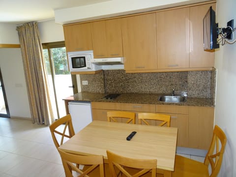 Kitchen or kitchenette, Seating area