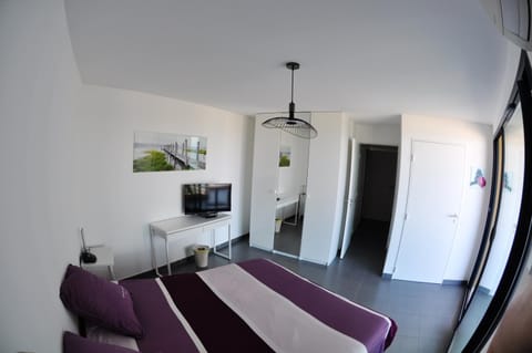 Appartement de 4 chambres a Canet en Roussillon a 100 m de la plage avec vue sur la mer terrasse amenagee et wifi Condo in Canet-en-Roussillon