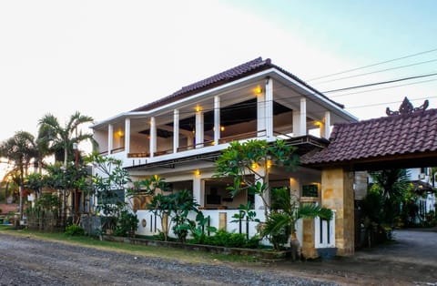 Property building, Facade/entrance, Garden