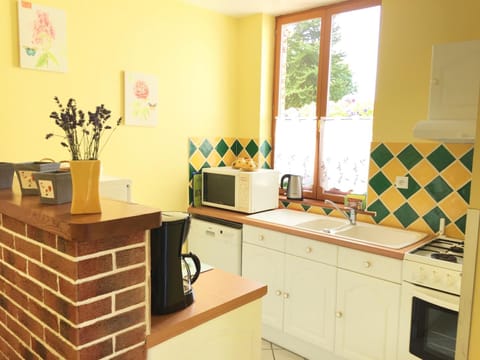 Coffee/tea facilities, Kitchen or kitchenette