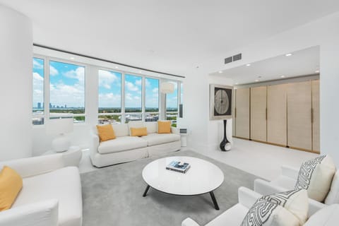 Oceanview Private Condo at The Setai -1901N2 Wohnung in South Beach Miami