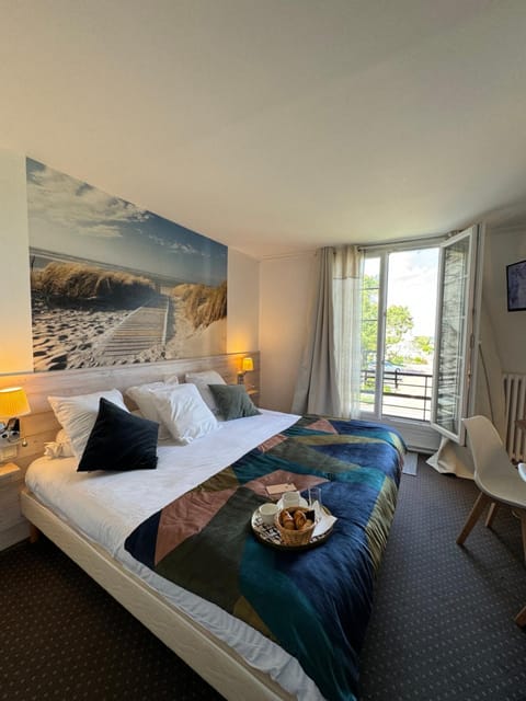 Bed, TV and multimedia, Coffee/tea facilities, Photo of the whole room, Breakfast