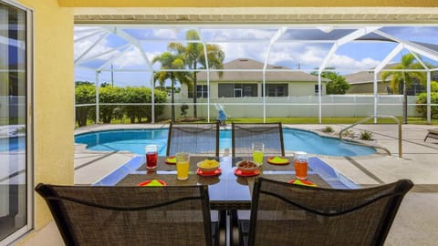 !NEW! Villa Paradise MI Chalet in Cape Coral