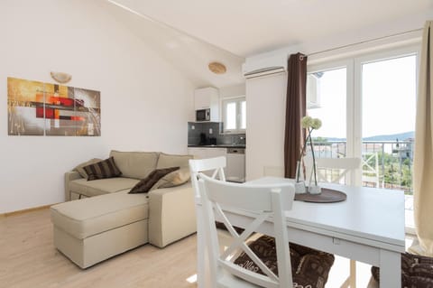 Kitchen or kitchenette, Living room, Dining area