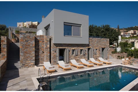 Facade/entrance, Spring, Day, Balcony/Terrace, On site, Pool view, Swimming pool, Sports, Family