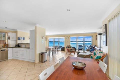 Bluewater at Mannering Park House in Lake Macquarie