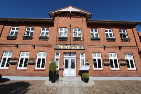 Facade/entrance