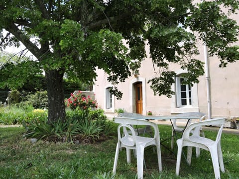 Domaine Saint-Louis Bed and Breakfast in Carcassonne