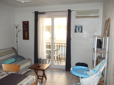 CANET Plage appartement 1 chambre , climatisation, parking sécurisé couvert Condo in Canet-en-Roussillon