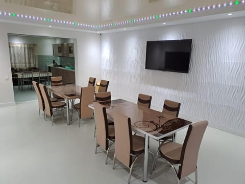 TV and multimedia, Kitchen or kitchenette, Seating area, Dining area