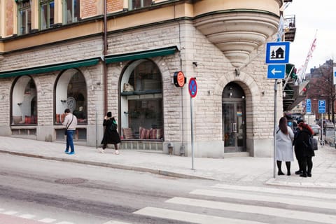 Facade/entrance, City view