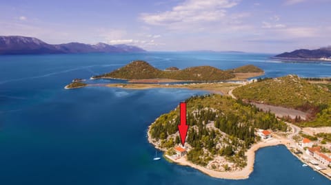 Property building, Bird's eye view, Beach, Location