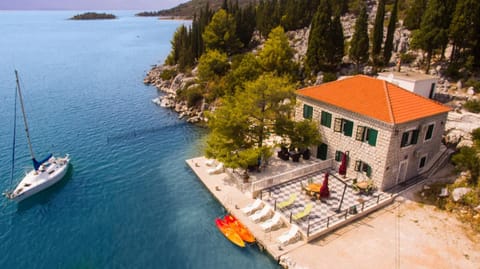 Adriatic Sunrise - Beach House Haus in Dubrovnik-Neretva County