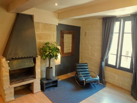 Seating area, City view, fireplace