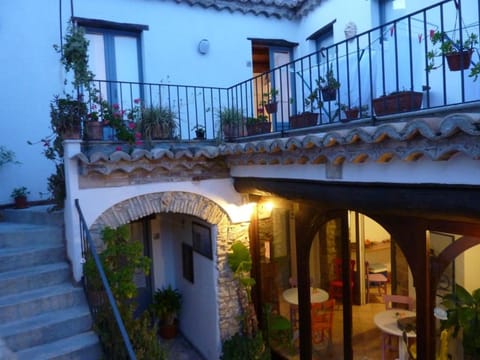 Balcony/Terrace, Communal kitchen