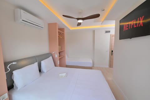 Photo of the whole room, air conditioner