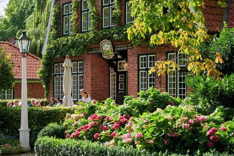 Patio, Facade/entrance, Garden