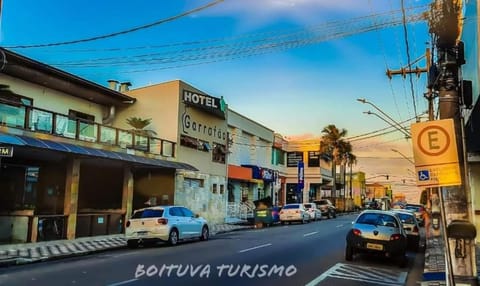 Hotel Garrafão - localizado no centro comercial de Boituva - SP Hotel in Boituva