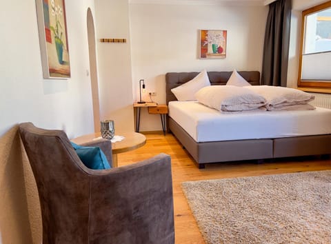 Staff, Photo of the whole room