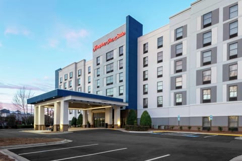 Hampton Inn & Suites Concord-Charlotte Hotel in Concord