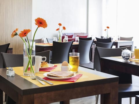 Property building, Breakfast