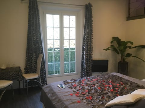 Les Suites de Naevag Bed and Breakfast in Saint-Remy-de-Provence