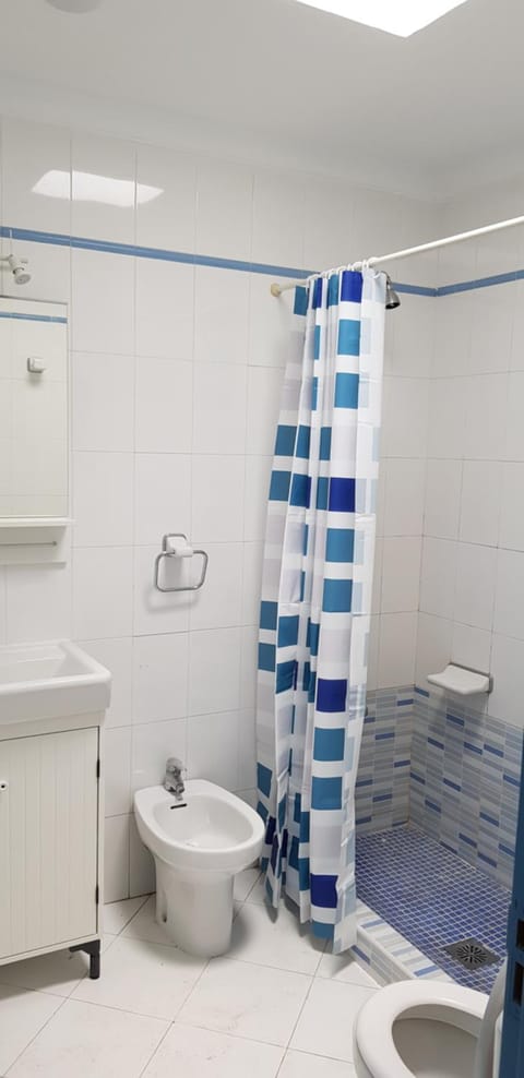 Shower, Toilet