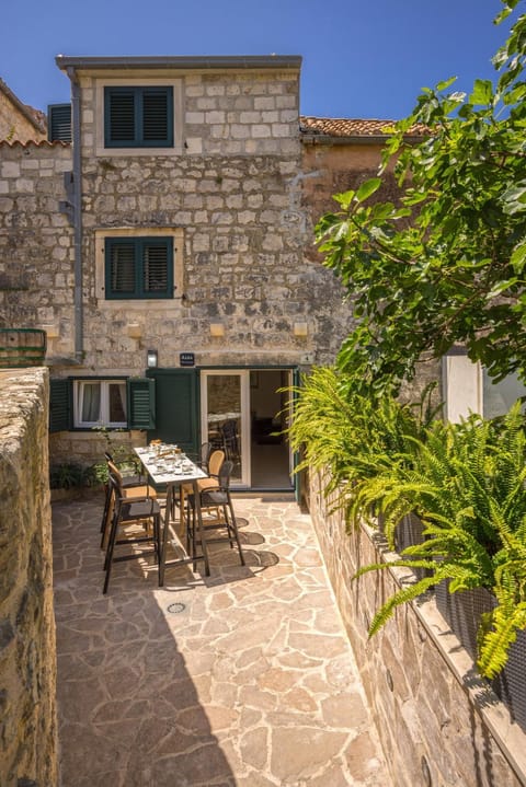 Patio, Facade/entrance, Spring, Day, Seating area