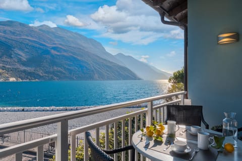 Balcony/Terrace, Lake view, Mountain view, River view, Sea view