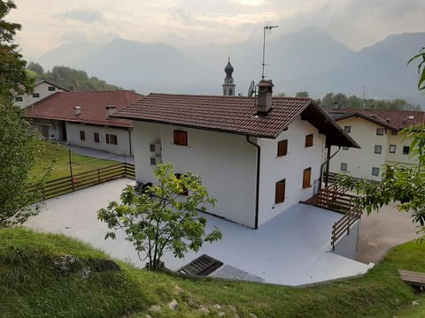 Property building, Balcony/Terrace, Mountain view