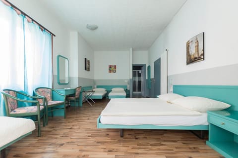Shower, Bathroom, TV and multimedia, Balcony/Terrace, Balcony/Terrace, Living room, Bedroom, Pets, City view