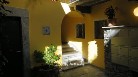 Patio, Decorative detail