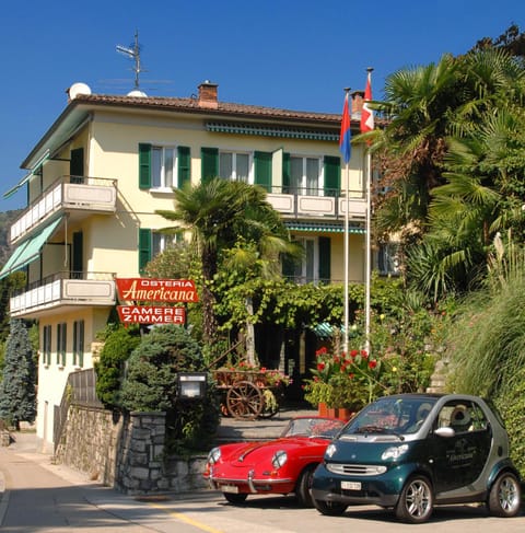 Facade/entrance