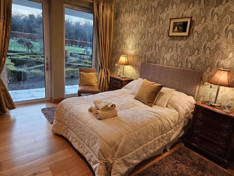 Bedroom, Guests, Garden view