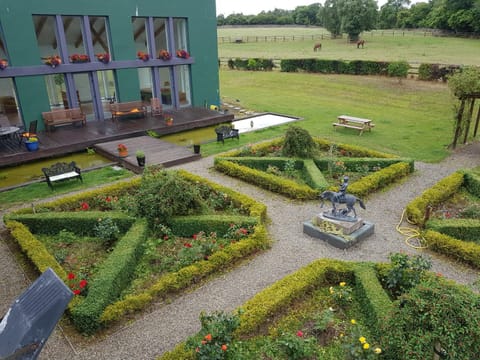 Property building, Patio, Staff, Facade/entrance, People, Property logo or sign, Bird's eye view, Garden, Horse-riding, View (from property/room), Balcony/Terrace, Lobby or reception, Food and drinks, Other, Decorative detail, Floor plan, Hiking, Logo/Certificate/Sign, Animals, Text overlay, Pets, Garden view, Lake view, Landmark view, Mountain view, River view, Area and facilities, Sports, Entertainment, Meals, Breakfast, Continental breakfast, English/Irish breakfast, Drinks, Non alcoholic drinks, children, young children, older children, group of guests, Certificate/Award, Family