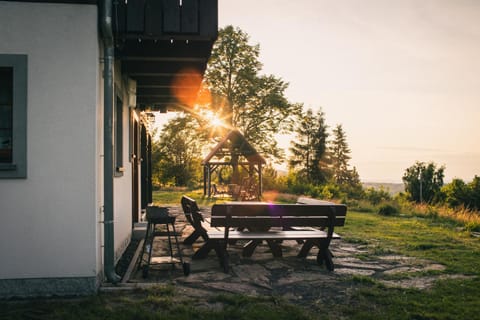 Izerski Horyzont - dom z balią w leśnej perspektywie House in Lower Silesian Voivodeship