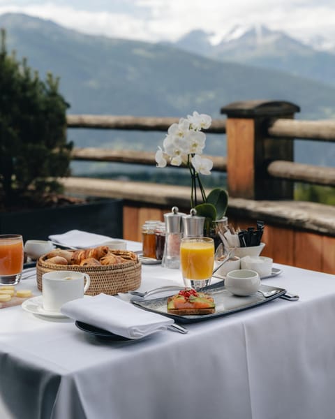 Balcony/Terrace, Food and drinks, Mountain view, Breakfast